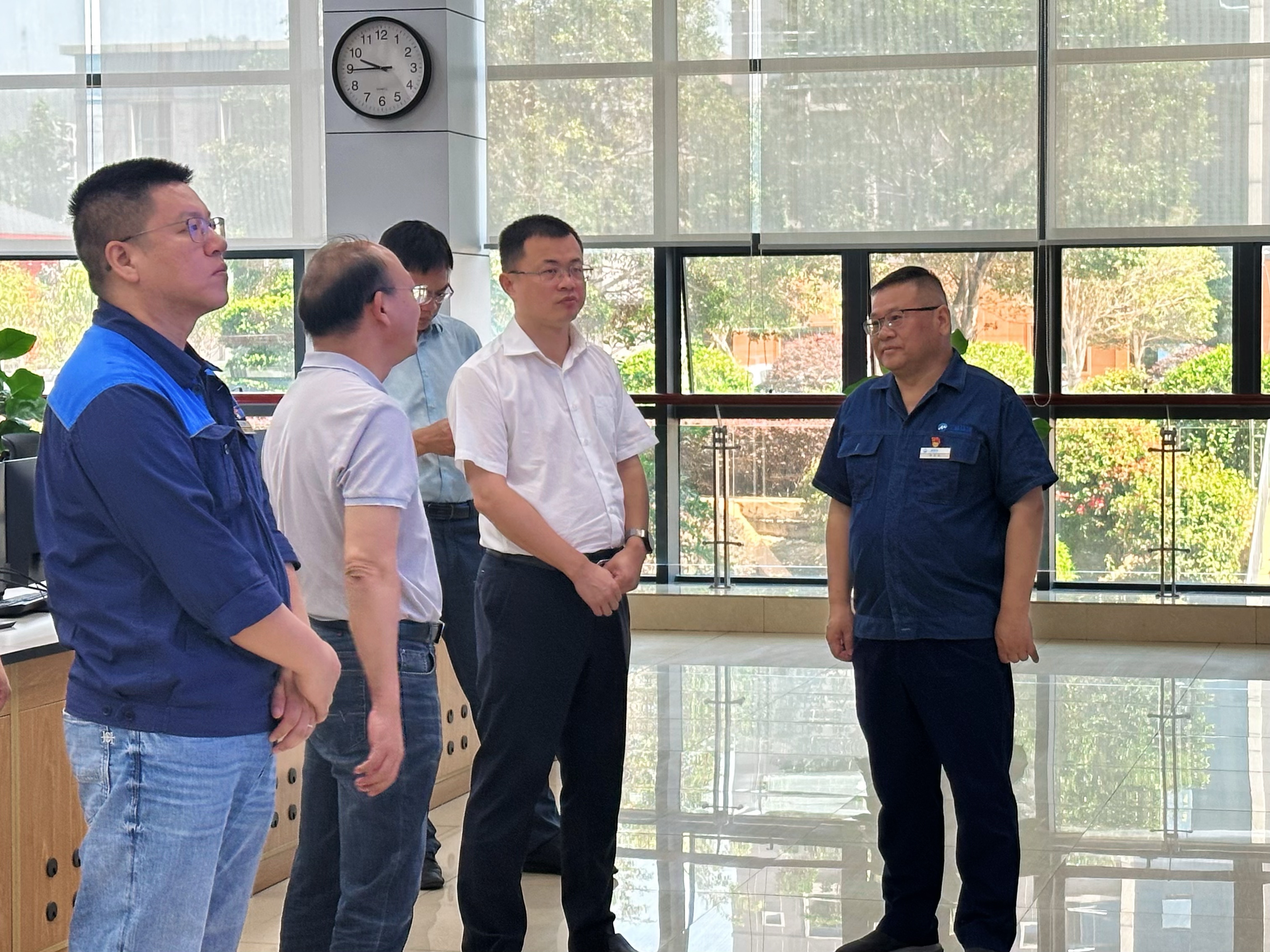 南宁市兴宁区委书记高鑫一行到南宁金沙8888js公司调研指导工作.jpg